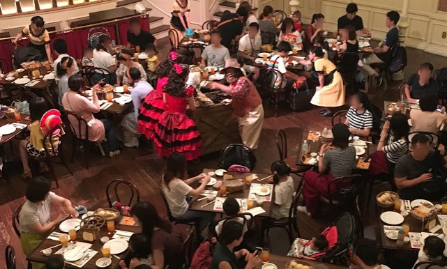 東京ディズニーランドのショーレストラン「ザ・ダイヤモンドホースシュー」［2018年夏］